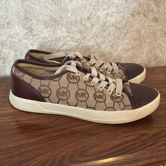 Michael Kors tan and brown shoes - Picture 2 of 4